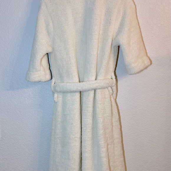Monarch brand spa robe. - Picture 2 of 4
